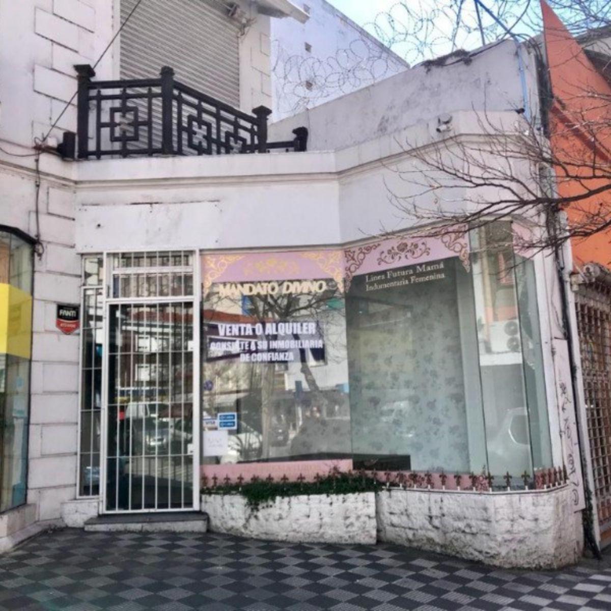 Local a la venta en pleno centro de la ciudad. Se vende con renta.