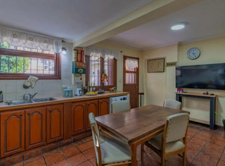 Casa en alquiler por 24 meses. USO PROFESIONAL. 4