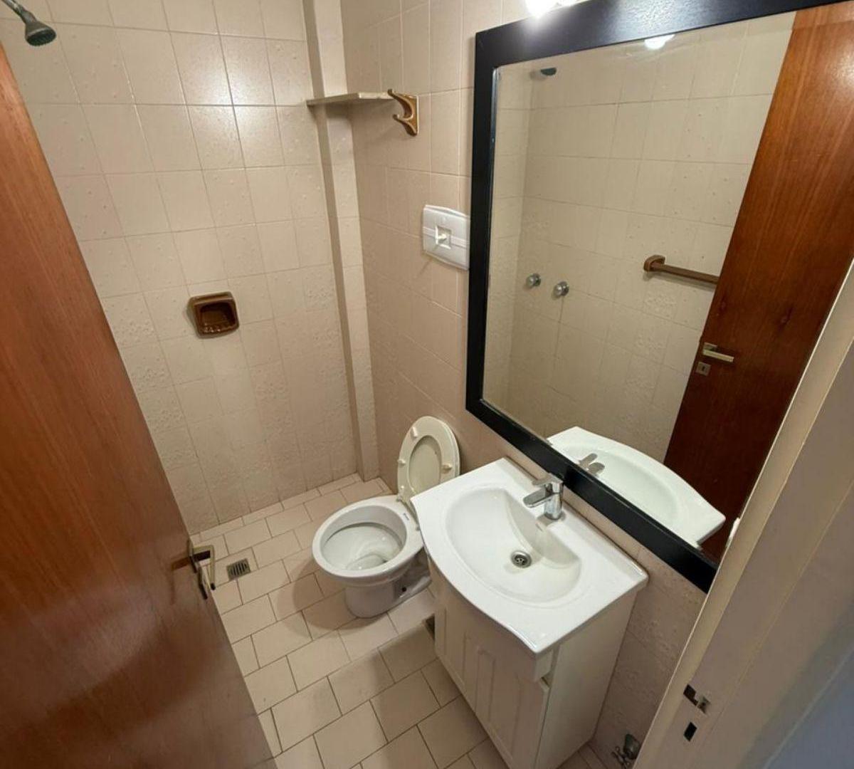 Departamento en venta de 3 ambientes con cochera en Punta Mogotes.