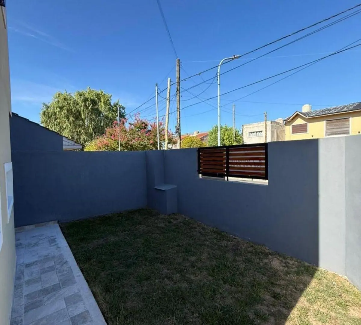 Duplex de 3 ambientes a estrenar en el barrio Los Pinares. 3