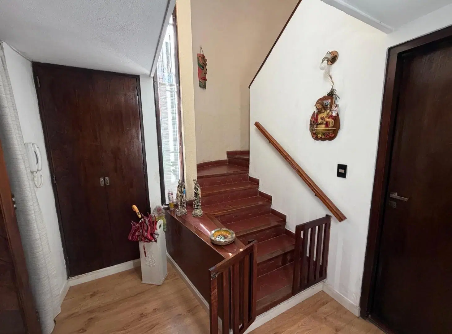 Casa de 5 ambientes con jardin y pileta en barrio Divino Rostro. 5