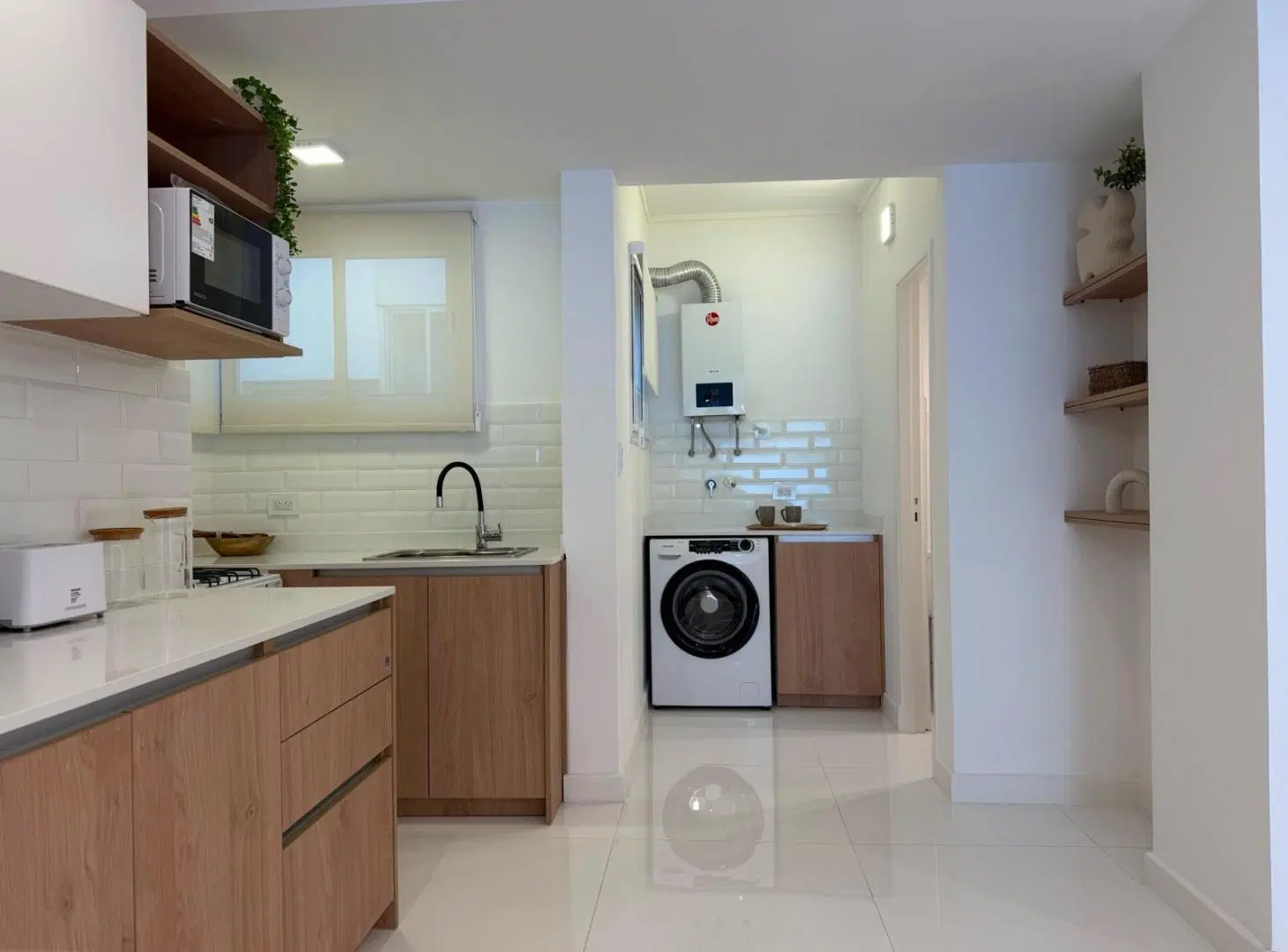 Departamento de 3 ambientes a la calle con balcon, reciclado a nuevo. 2