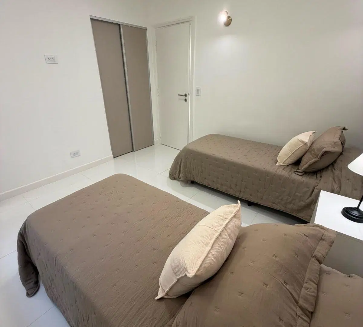 Departamento de 3 ambientes a la calle con balcon, reciclado a nuevo. 5