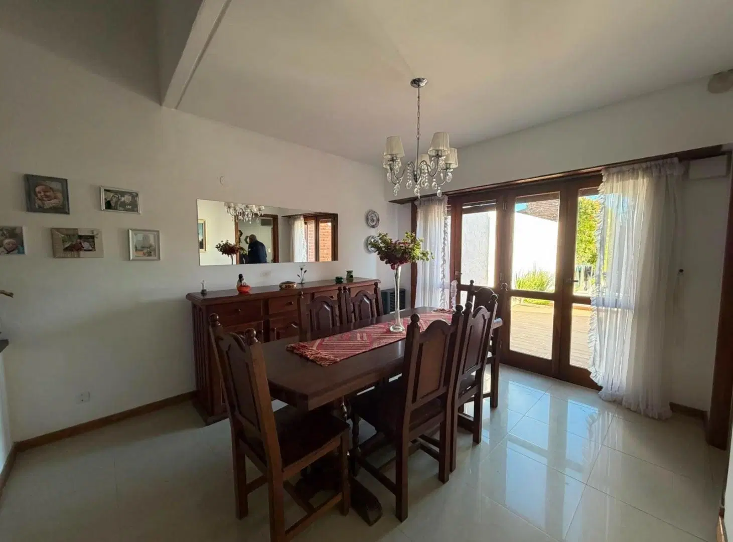 Casa de 4 amb en excelente estado, parque con pileta climatizada. 5