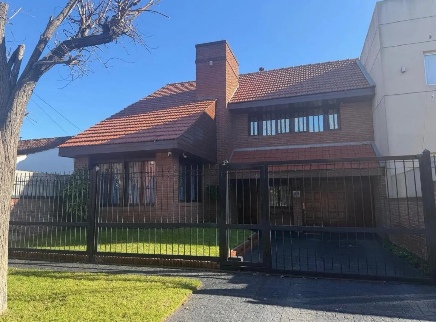 Casa de 4 amb en excelente estado, parque con pileta climatizada. 1