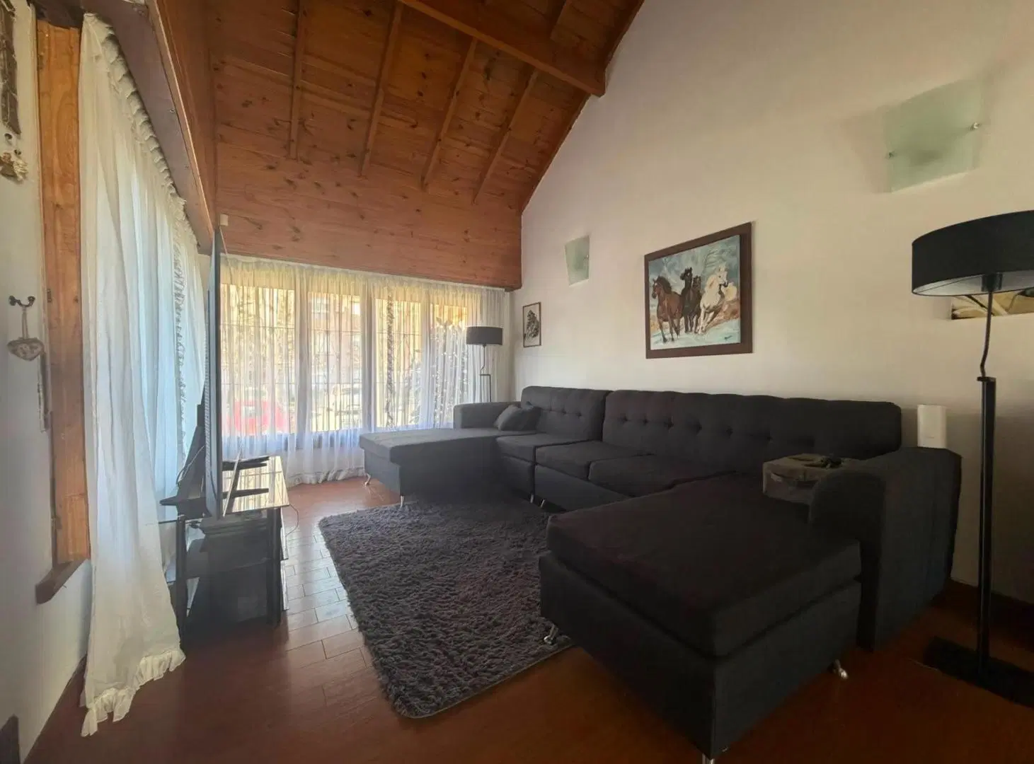 Casa de 4 amb en excelente estado, parque con pileta climatizada. 2