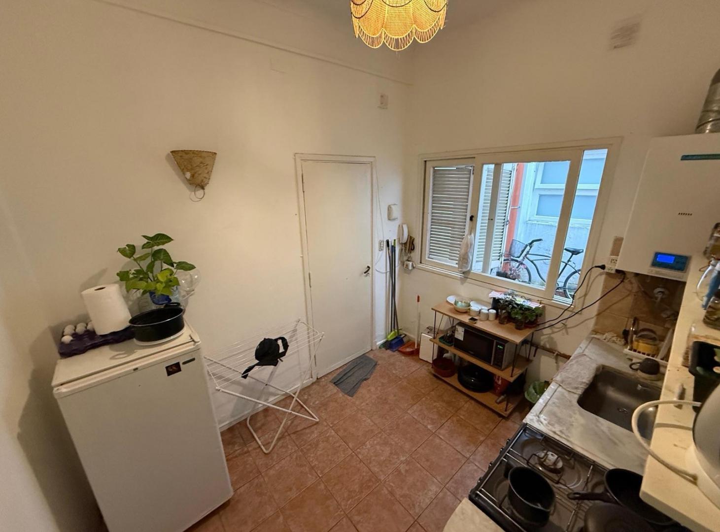 Foto de Departamento en venta de 3 ambientes en estado original., imagen 2