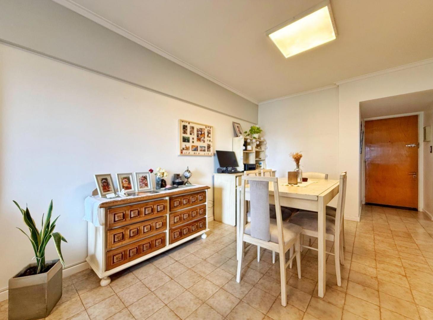 Foto de Departamento en venta de 4 ambientes con espacio de cochera., imagen 2