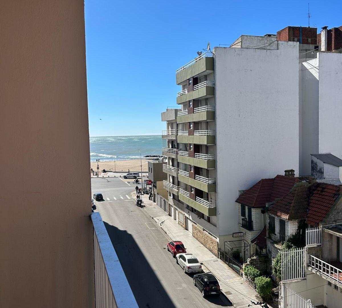 Foto de Departamento de un ambiente a la calle con balcon., imagen 3