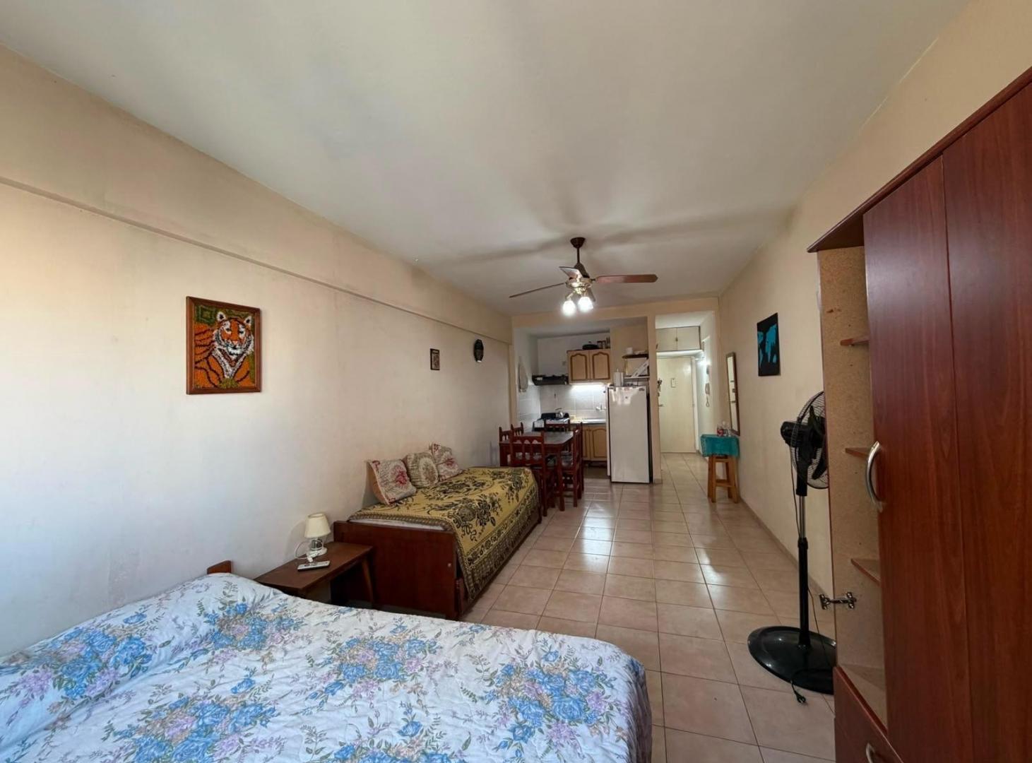 Foto de Departamento de un ambiente a la calle en venta, imagen 1