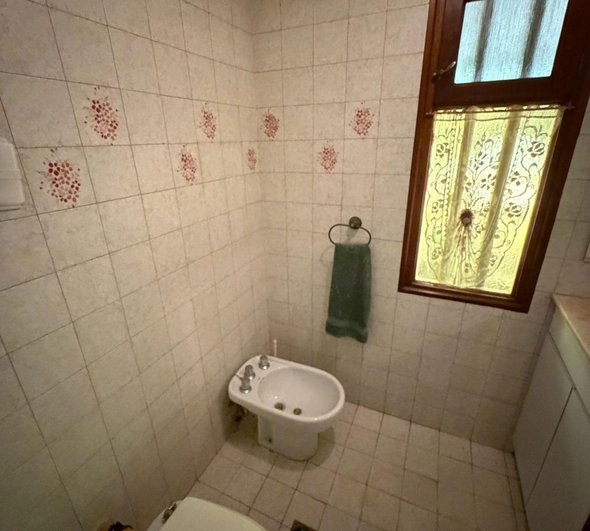 Foto de Casa de 4 ambientes con quincho y gran parque en el Grosellar., imagen 2