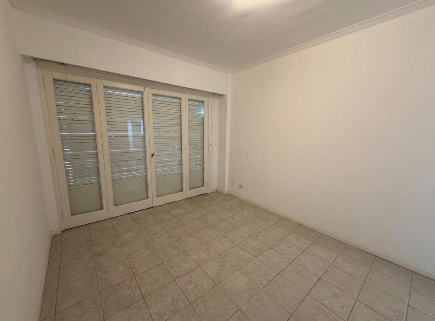 Foto de Departamento de dos ambientes con balcon a la calle, zona Plaza Colon., imagen 2