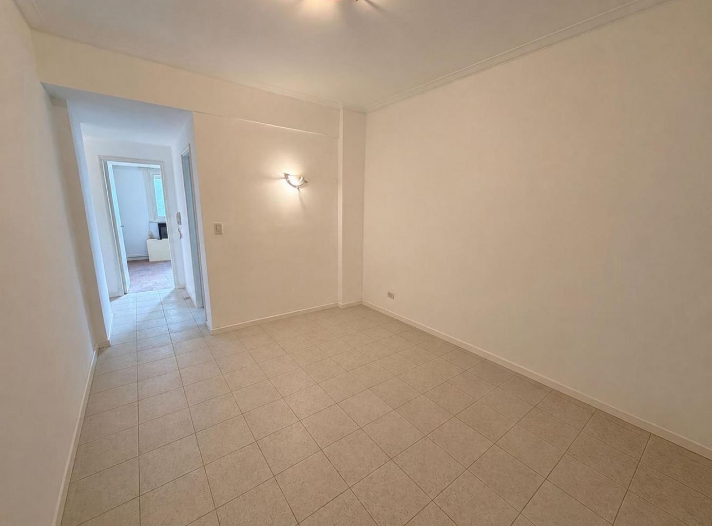 Foto de Departamento de dos ambientes con balcon a la calle, zona Plaza Colon., imagen 3