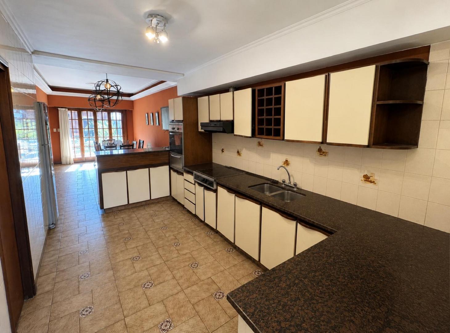 Foto de Casa de 4 ambientes con gran lote, imagen 3