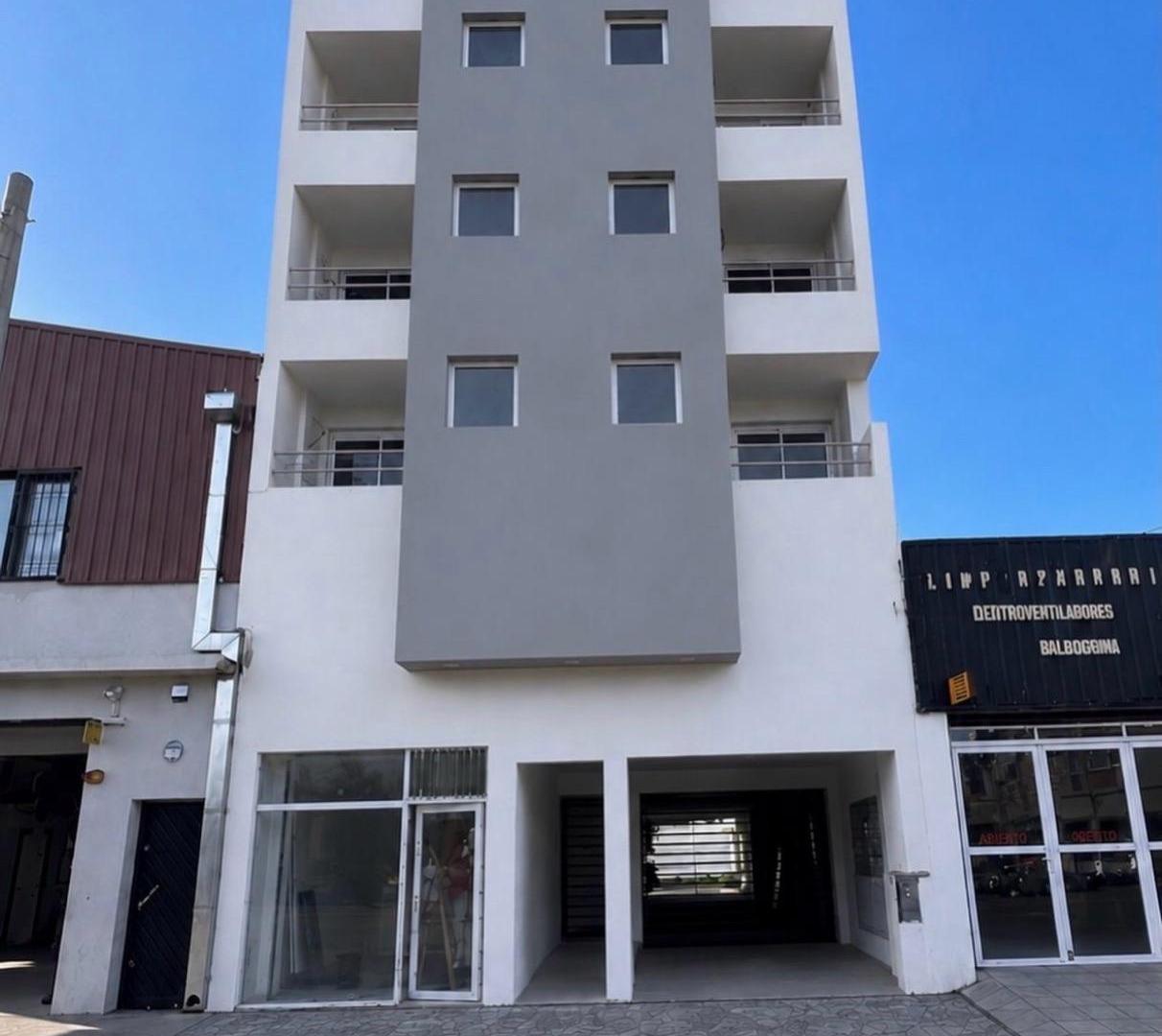 Foto de Departamento 2amb. a estrenar con patio, y cochera. Zona San Juan, imagen 3