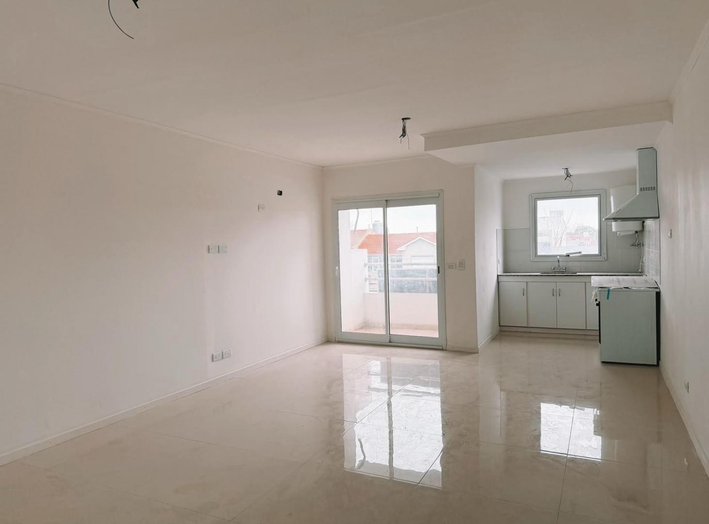 Foto de Departamento 2amb. a estrenar con patio, y cochera. Zona San Juan, imagen 4