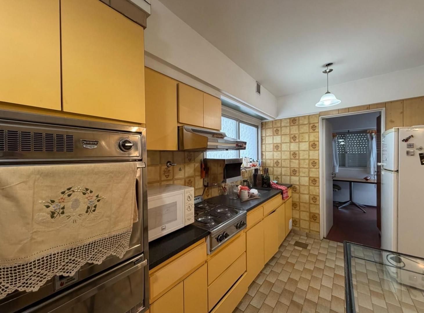 Foto de Departamento de 4 amb mas dep, con balcon a la calle. Cochera y baulera., imagen 5