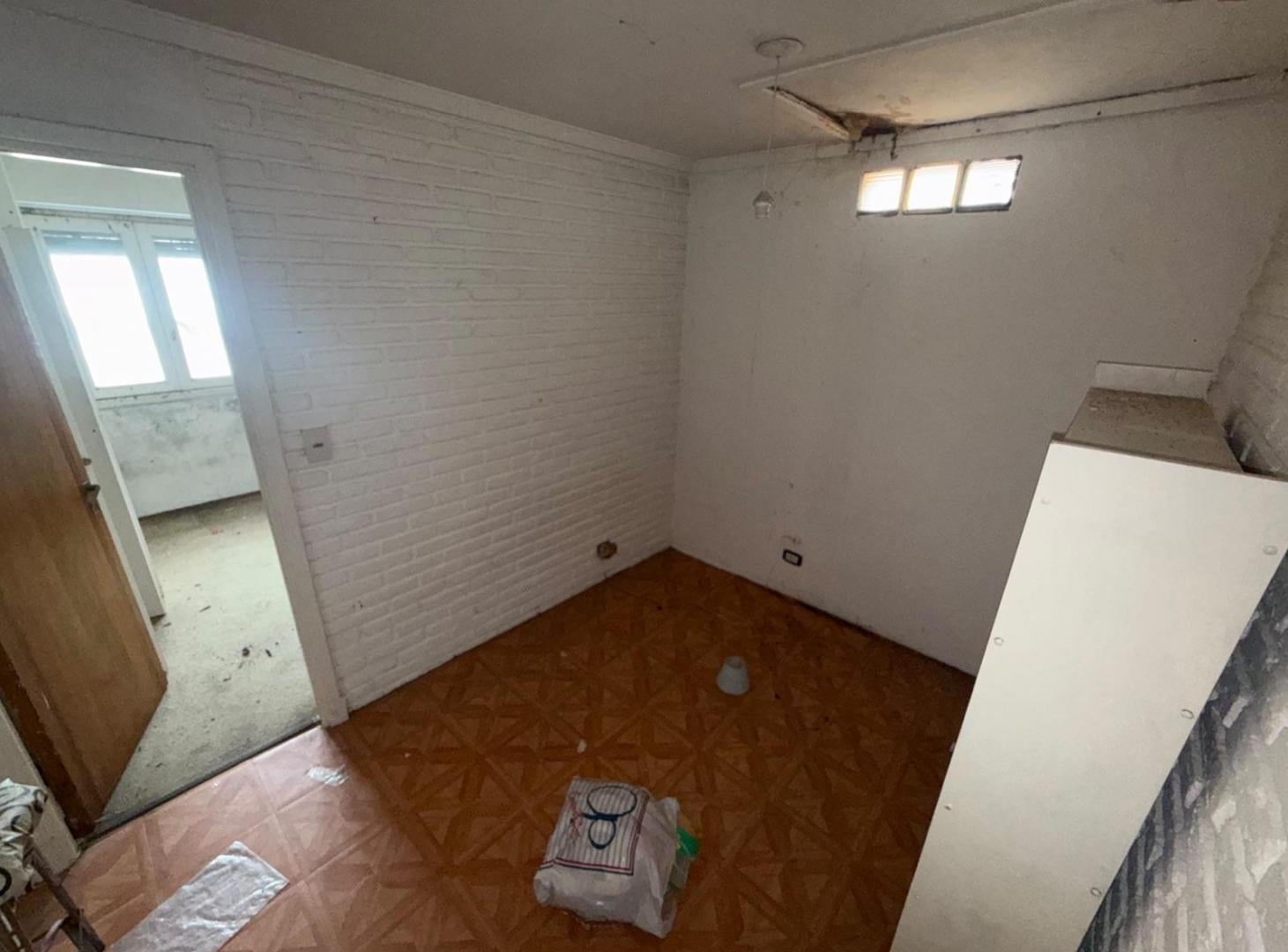 Foto de Casa de 5 ambientes a reciclar en barrio Chauvin., imagen 5