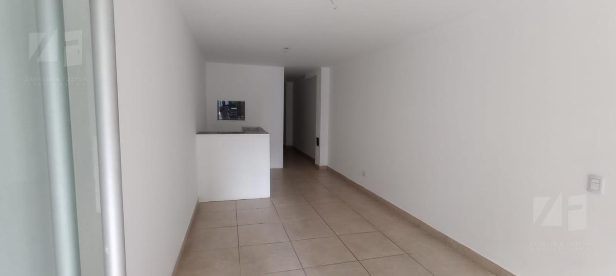 75m2 con dos baños y Patio.-