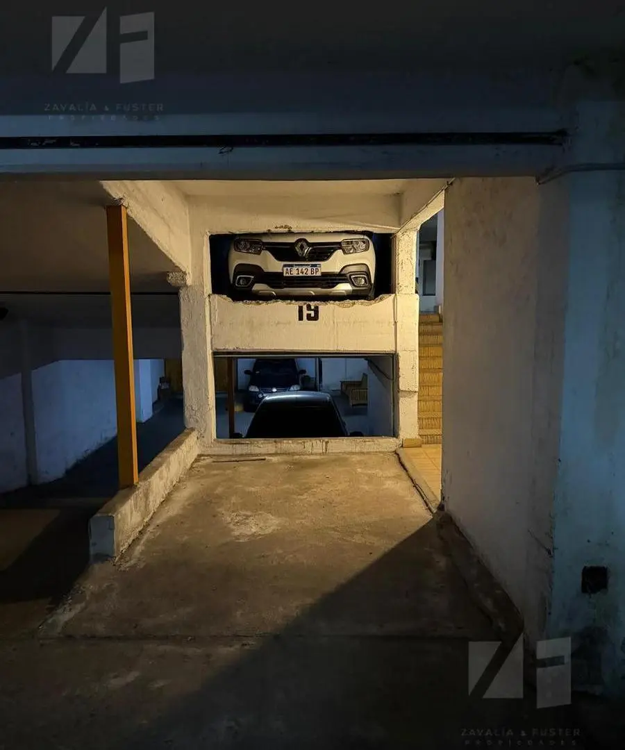 Departamento de 2 dormitorios con balcón a la calle y cochera 2