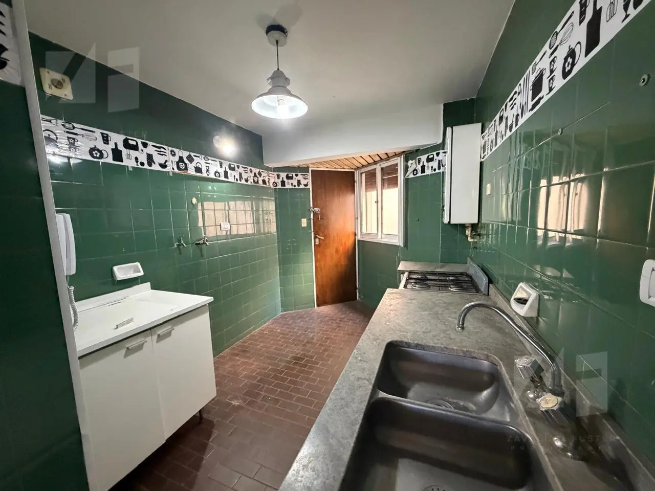 Departamento de 2 dormitorios con balcón a la calle y cochera 3