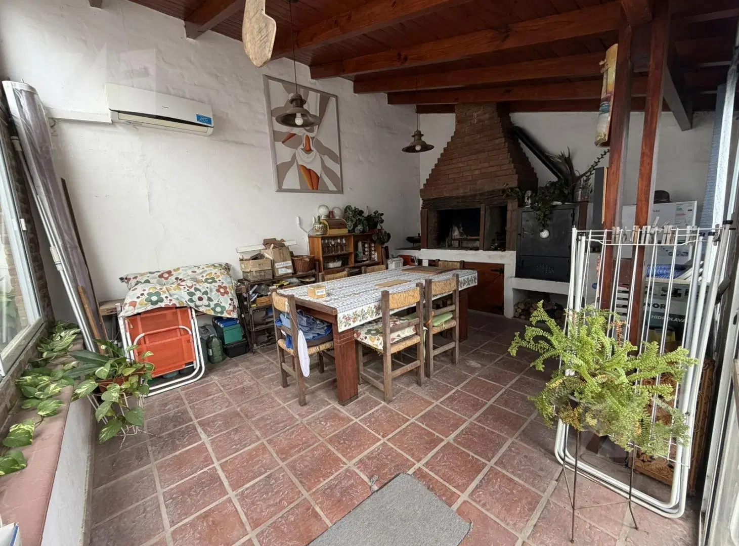 Casa en una planta 3 dormitorios garaje patio quincho pileta U$ 100.000.- 4