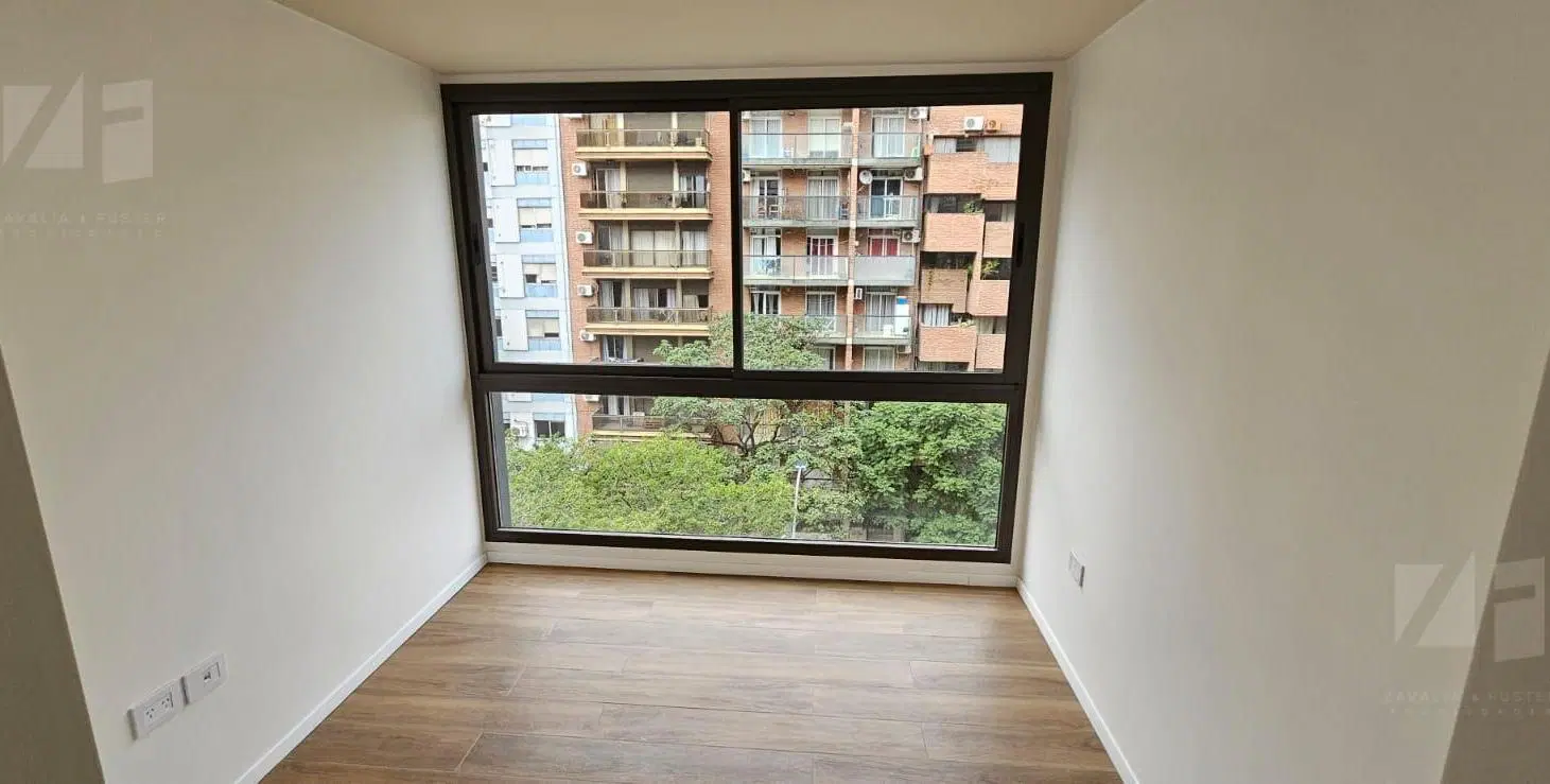 Terraza con asadores, toldo y muebles, zona de solarium 8