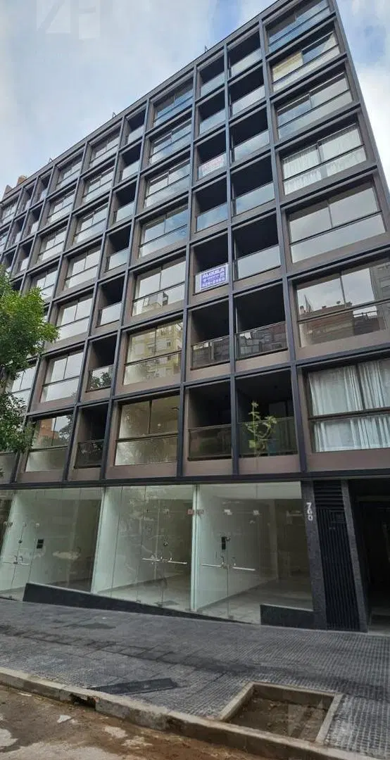 Terraza con asadores, toldo y muebles, zona de solarium 5