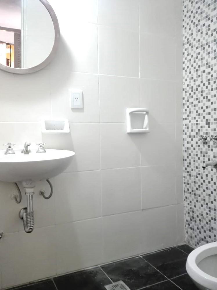 Foto de Oficina Para Estudio Profesional, con Cocina y Baño, imagen 1