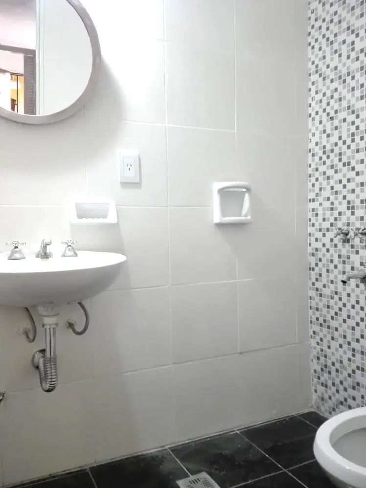 Oficina Para Estudio Profesional, con Cocina y Baño 1