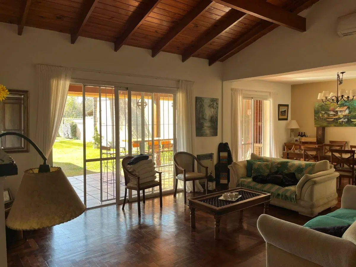 Casa en alquiler en Arguello 5
