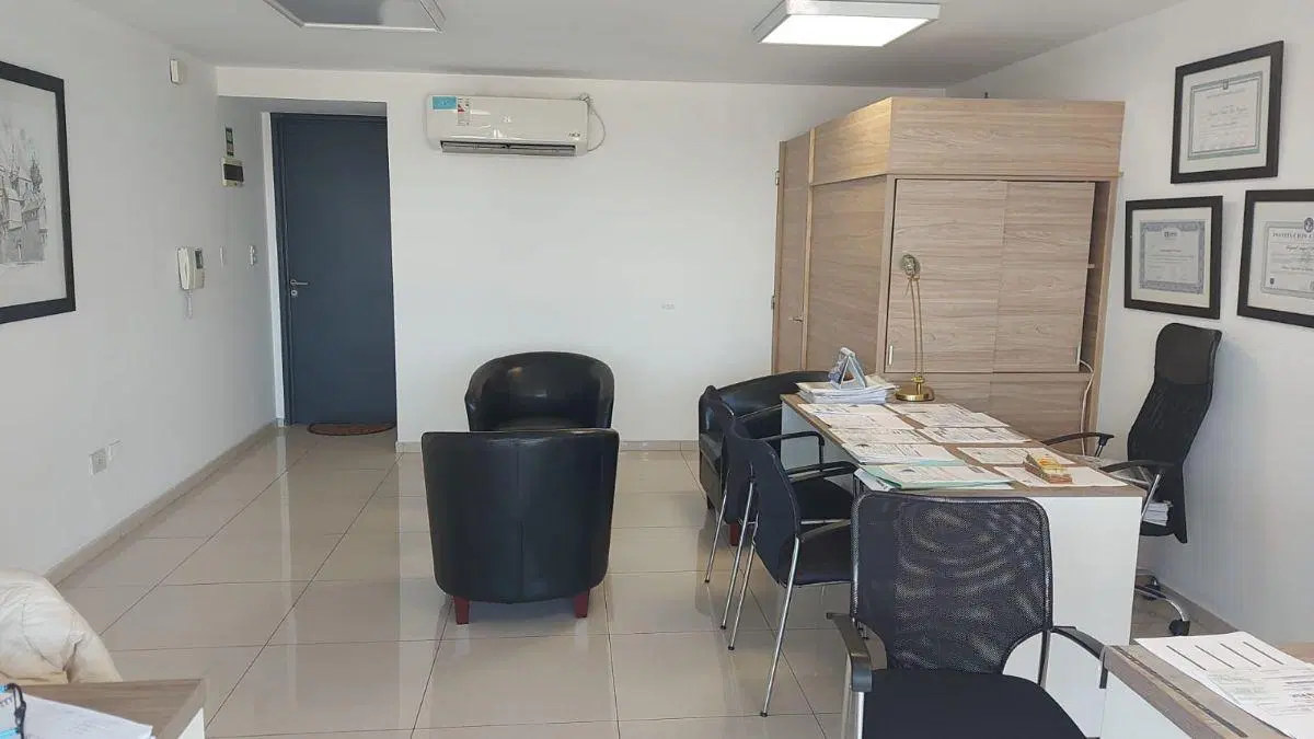 OFICINA EN ALQUILER – CALLE RICARDO ROJAS 4