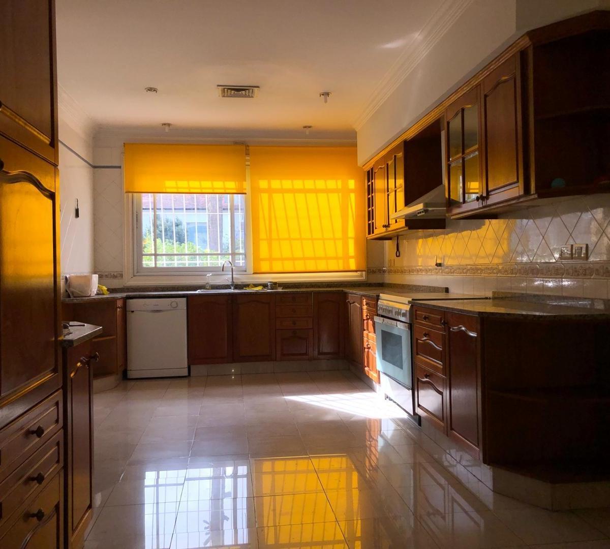 Imponente Chalet de 3 Plantas en El Corazón de La Lucila 3