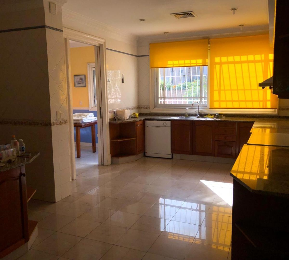Imponente Chalet de 3 Plantas en El Corazón de La Lucila 5