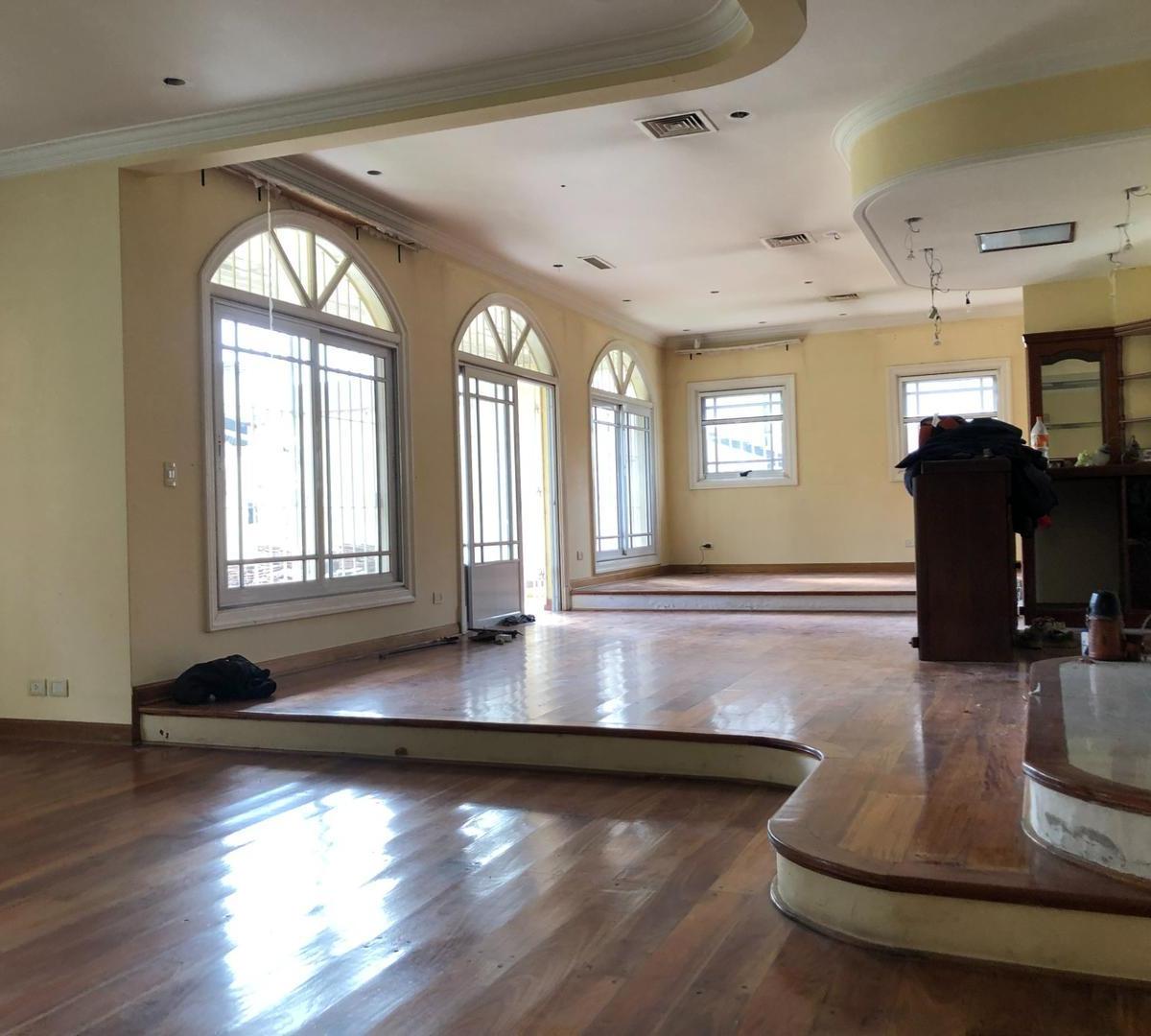 Imponente Chalet de 3 Plantas en El Corazón de La Lucila 2