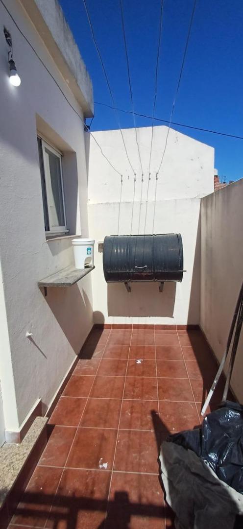 PH Planta Baja Al Frente, 2 Dormis, Patio en Villa Lynch 3