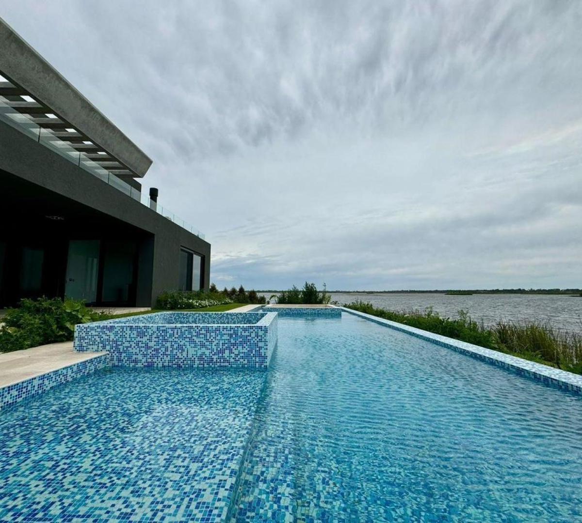 Extraordinaria casa en Barrio Marinas 5 dorm en suite