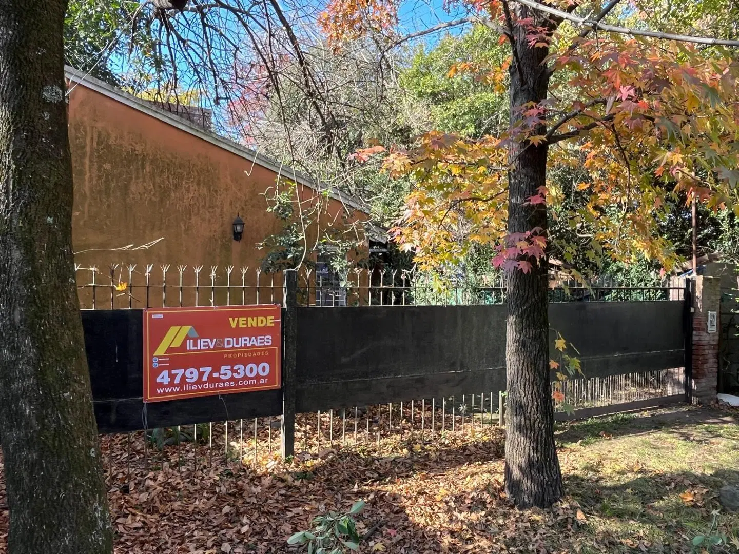 Chalet en 1 planta s/lote de 10x37 p/reciclar 1