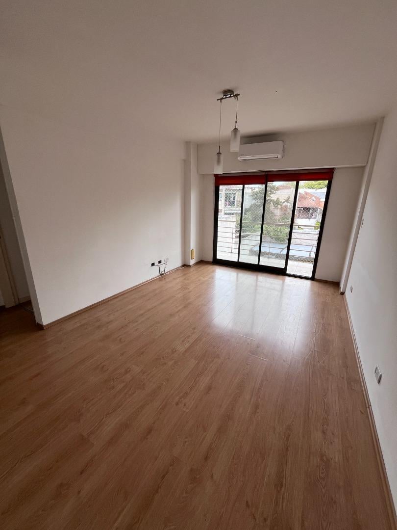 Foto de Muy lindo depto de 2 amb c/balcon, imagen 3