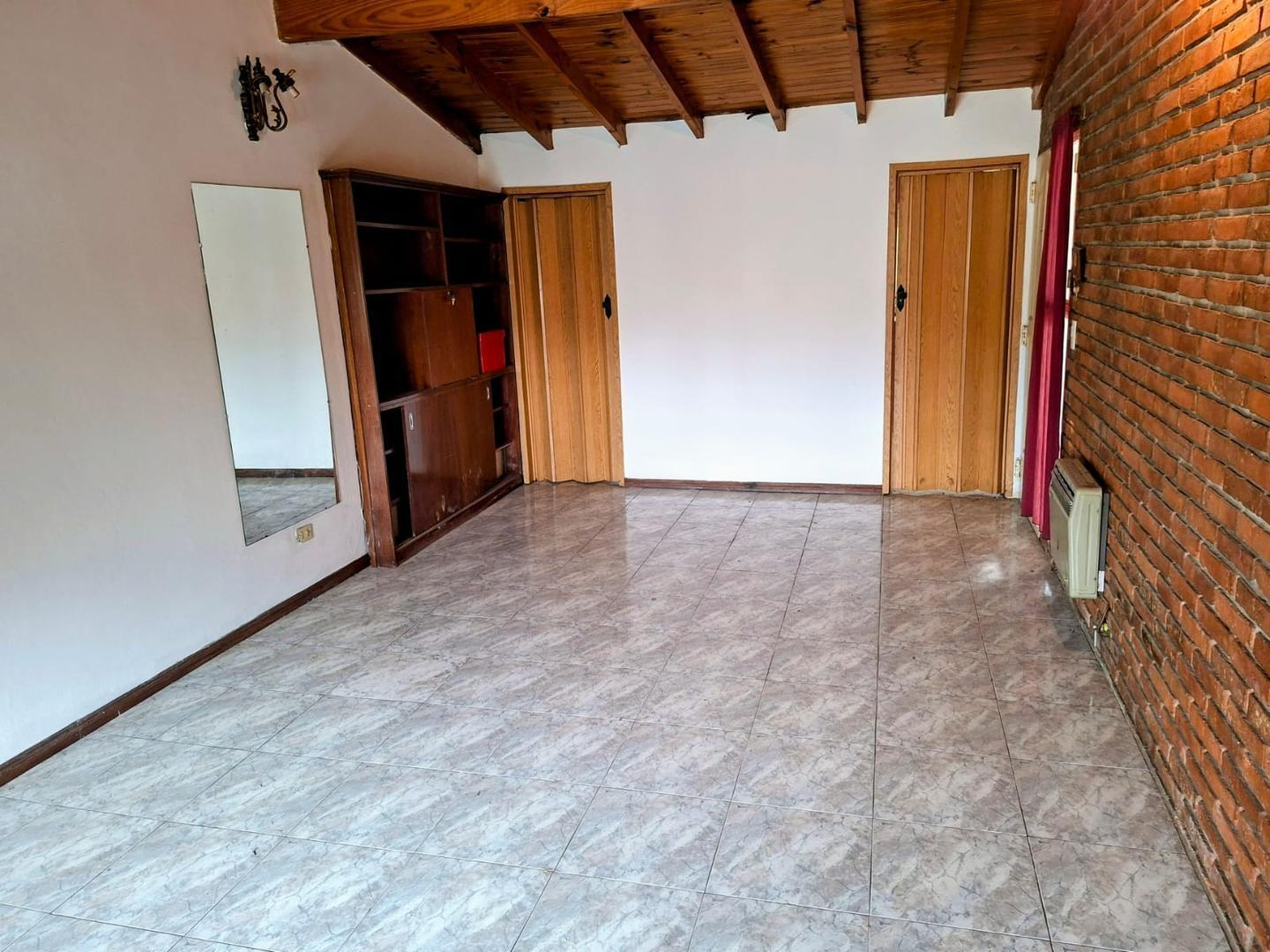 Foto de ph 1° piso xescalera 1ambiente con dos patios t /75 m2, imagen 1