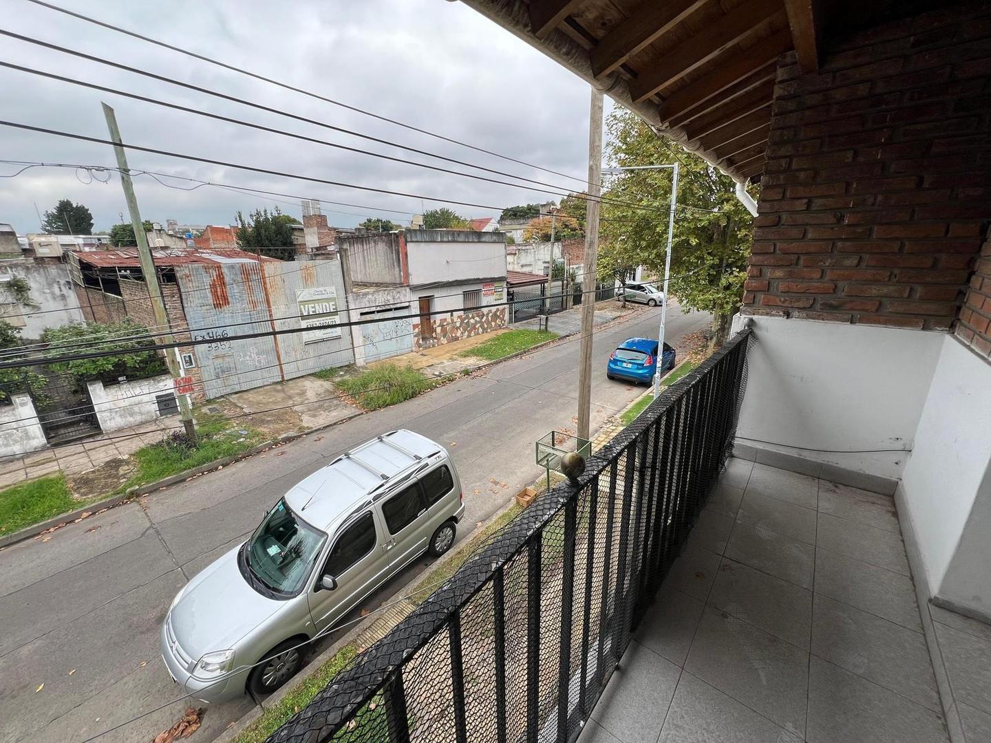 Foto de PH al frente con balcón por escalera Villa Ballester, imagen 3