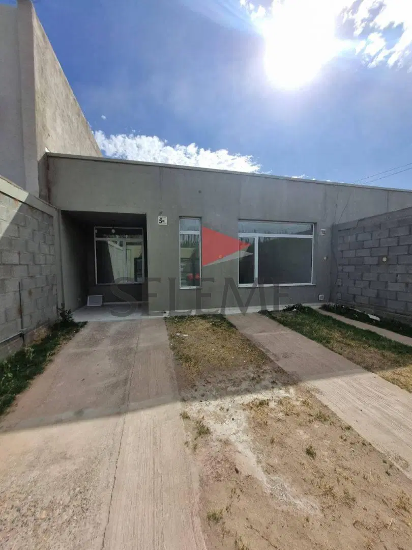 Casa 3 dormitorios en alquiler - Centenario 1