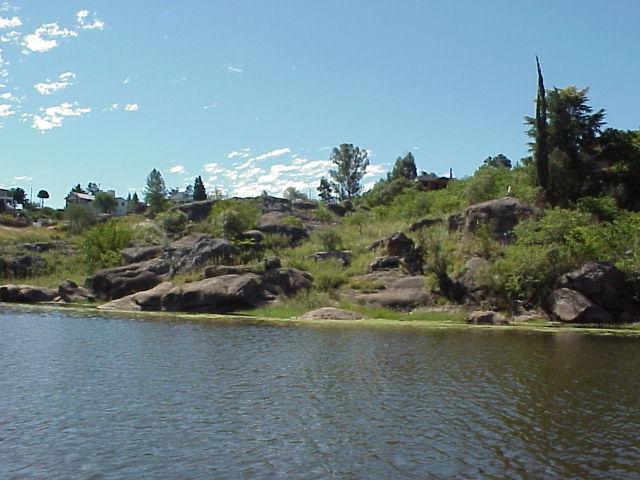 VENDE - EXCELENTE LOTE CON COSTA AL LAGO SAN ROQUE