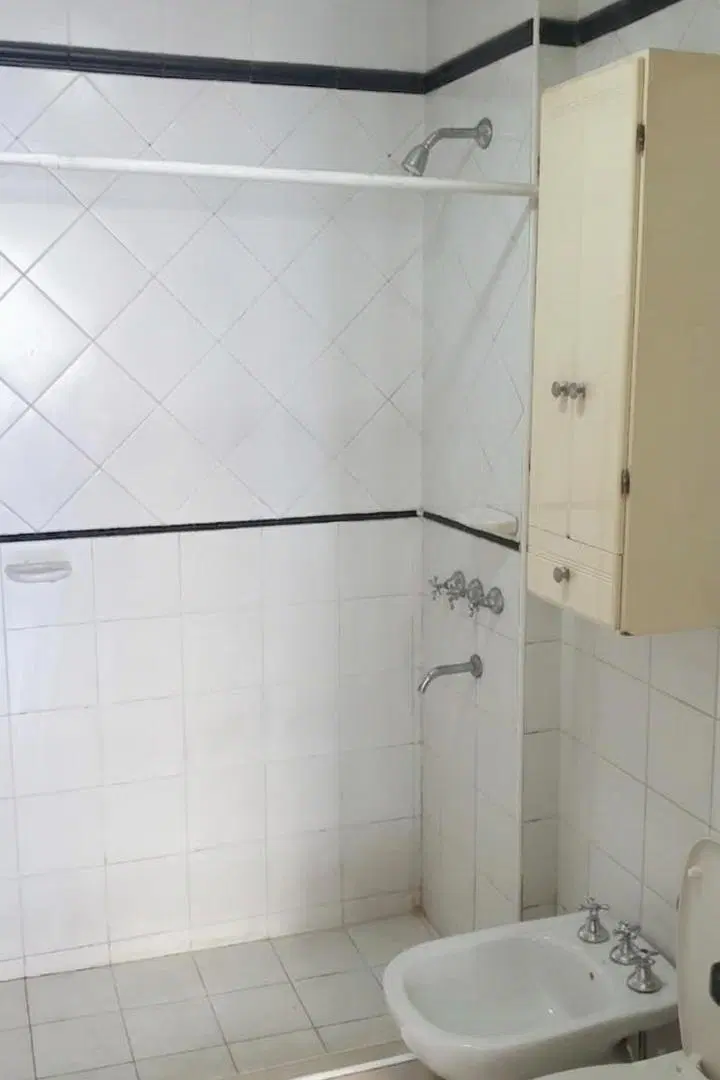 ¡En Alquiler Luminoso Semipiso de 2 Dormitorios con Balcón! 3