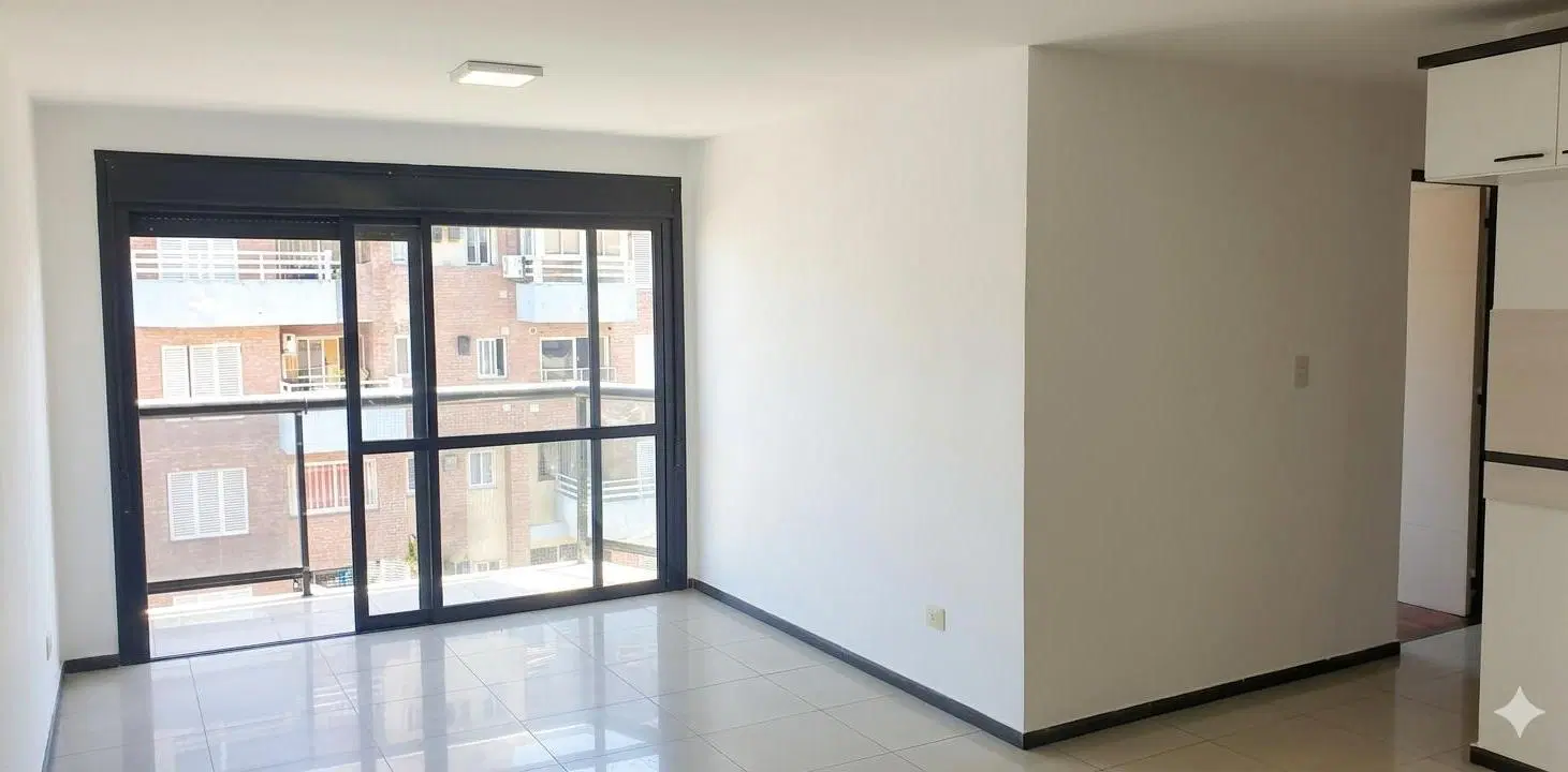 ¡En Alquiler Luminoso Semipiso de 2 Dormitorios con Balcón! 2