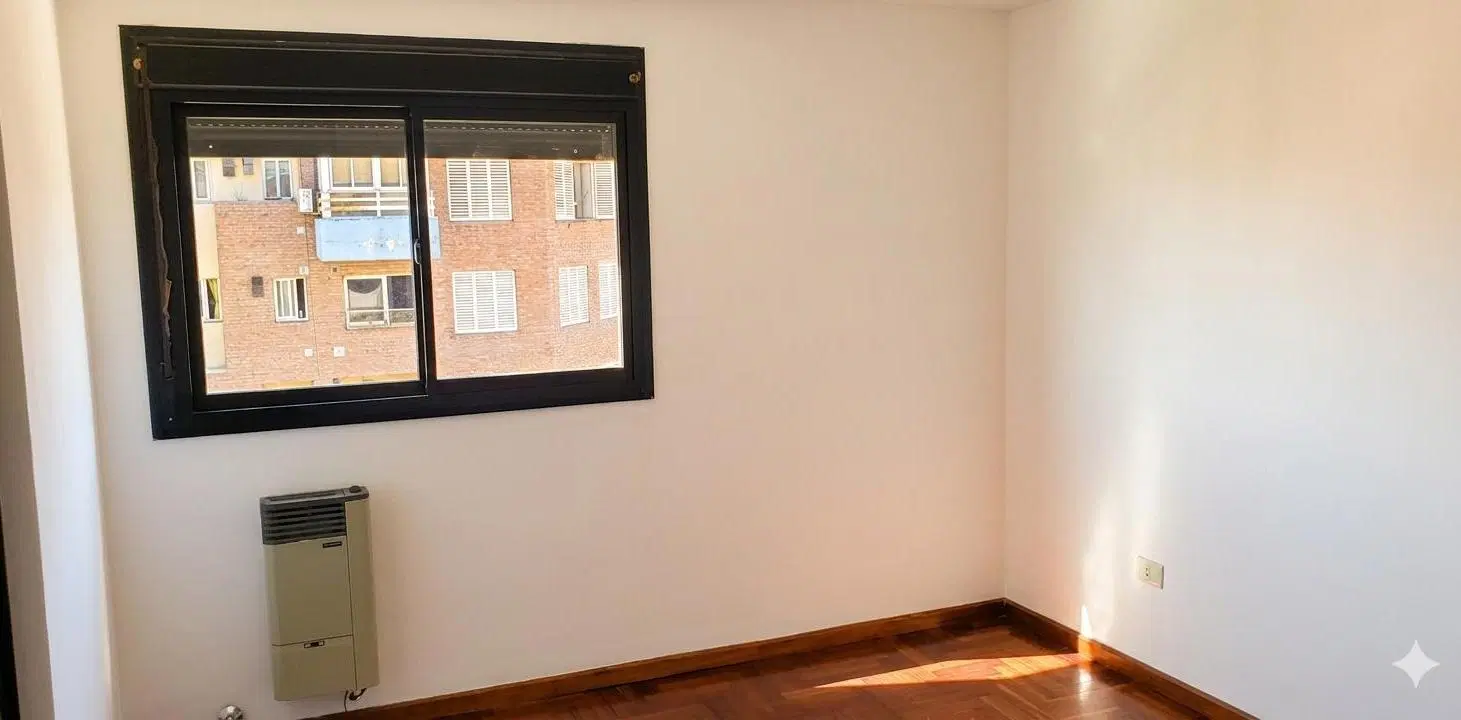 ¡En Alquiler Luminoso Semipiso de 2 Dormitorios con Balcón! 6