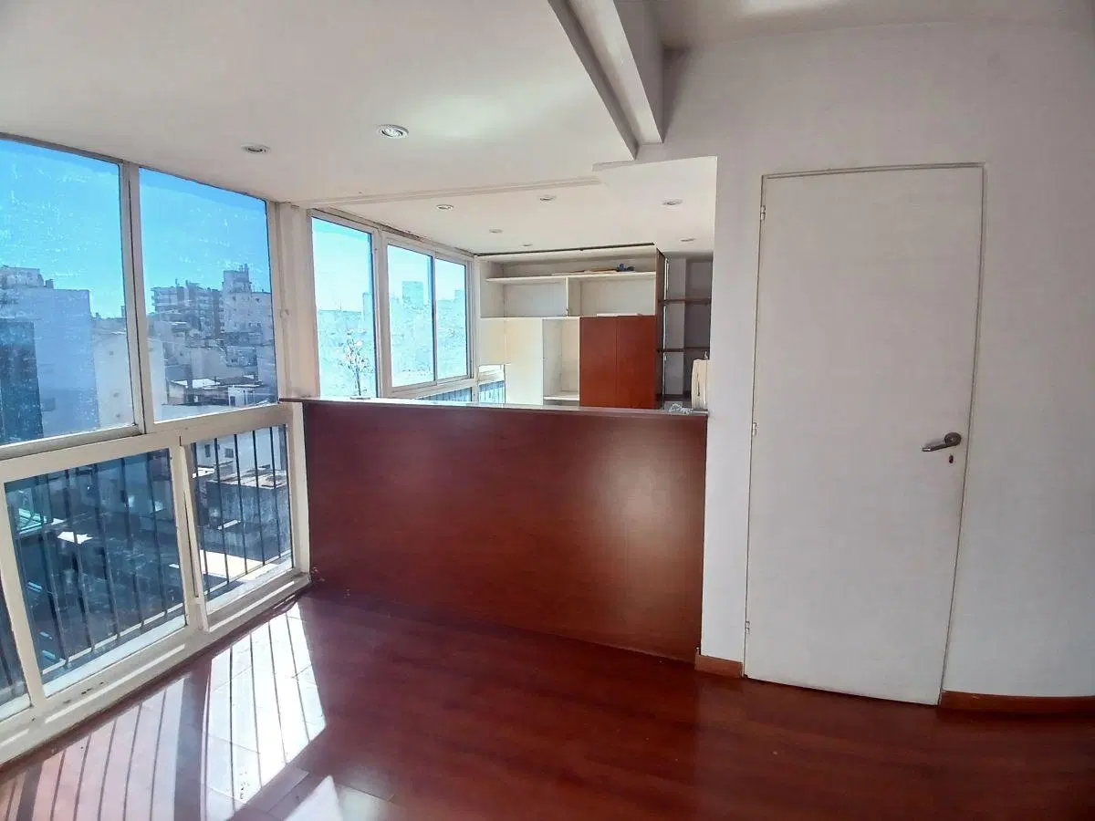OPORTUNIDAD!
VENTA OFICINA ZONA CENTRO PROXIMA A CORRIENTES Y CALLAO 5