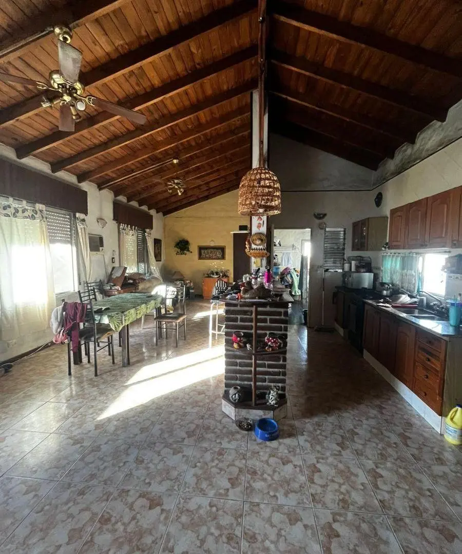 Casa en venta con Locales en excelente zona 5
