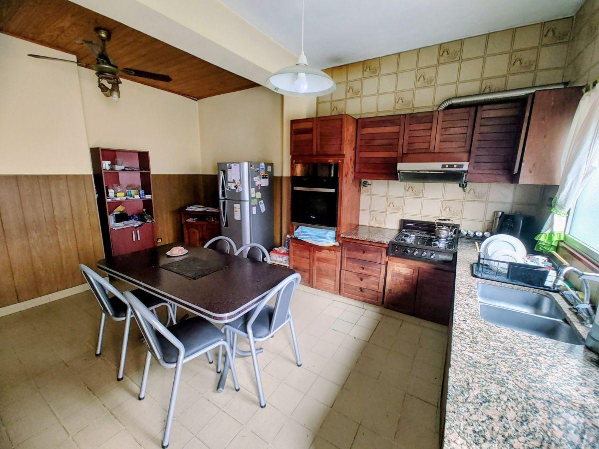 Foto de Casa tipo Chalet en esquina!, imagen 1