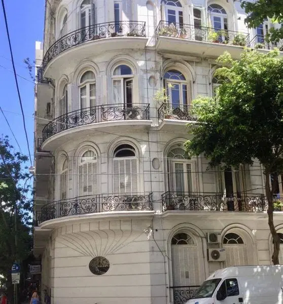 Hermoso duplex, reciclado en edificio de categoria.Disponible ! 3